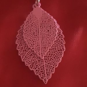 Stylish Pink Leaf Necklace